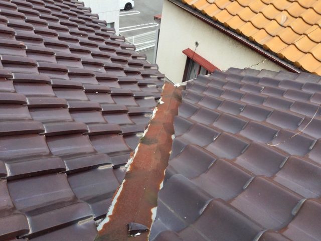 高砂市で谷板金の雹害と劣化